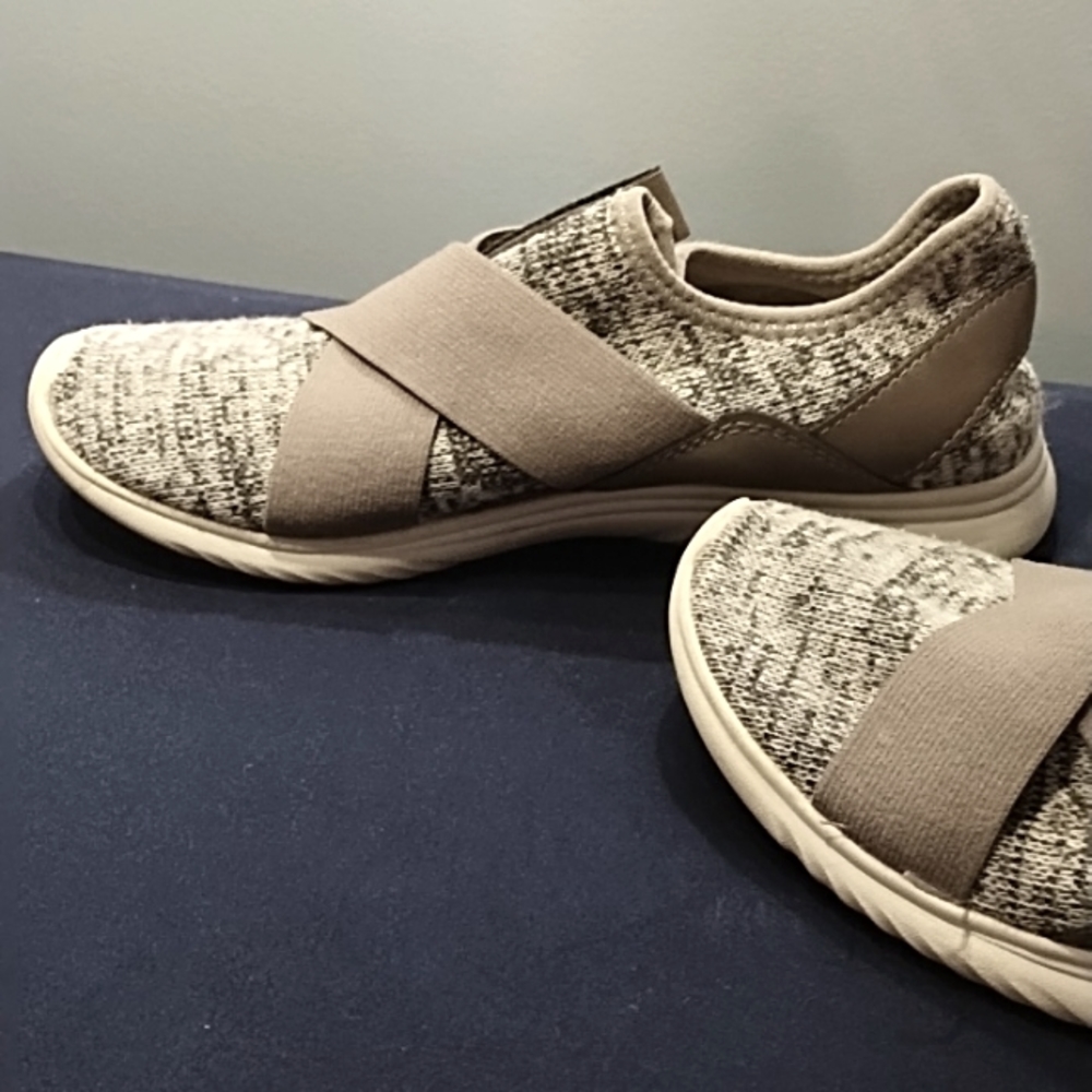 Earth Spirit Slip In Shoes - Picture 2 of 3